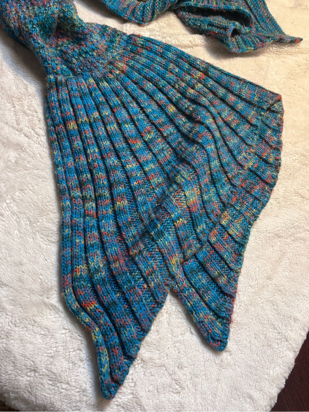 Mermaid Tail Blanket Blue Multicolor Cozy Knit Fish Tail Throw - Picture 10 of 11